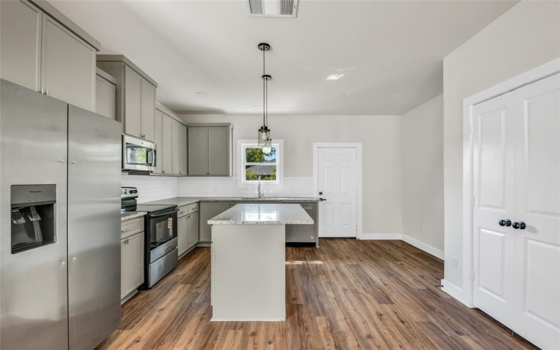 1606 College Avenue, Fort Worth, TX 76104, 6 Bedrooms Bedrooms, ,5 BathroomsBathrooms,Residential Multi Family,For Sale,1606 College Avenue,0,21037964