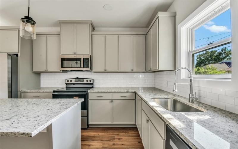 1606 College Avenue, Fort Worth, TX 76104, 6 Bedrooms Bedrooms, ,5 BathroomsBathrooms,Residential Multi Family,For Sale,1606 College Avenue,0,21037964
