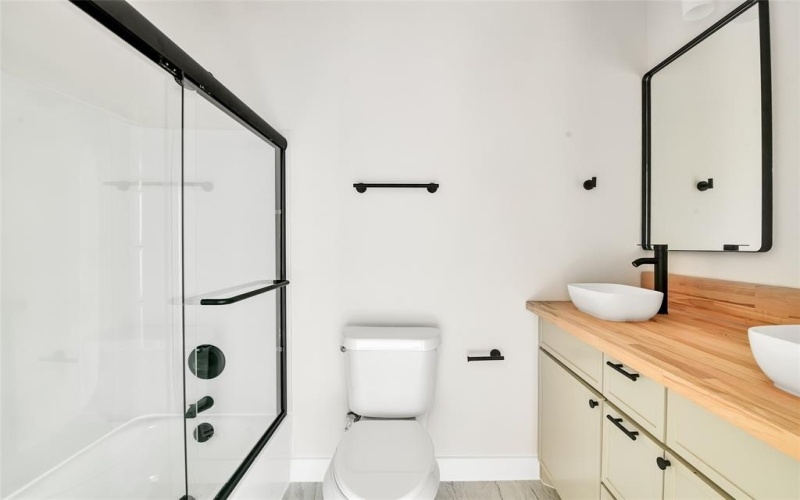 1606 College Avenue, Fort Worth, TX 76104, 6 Bedrooms Bedrooms, ,5 BathroomsBathrooms,Residential Multi Family,For Sale,1606 College Avenue,0,21037964