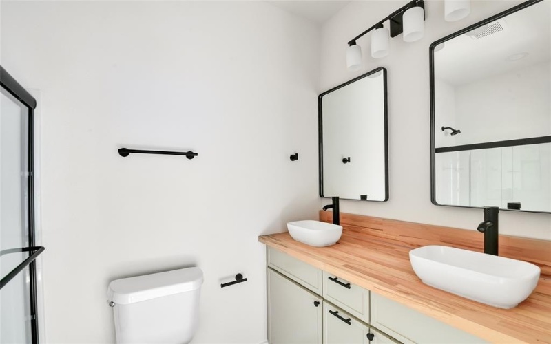 1606 College Avenue, Fort Worth, TX 76104, 6 Bedrooms Bedrooms, ,5 BathroomsBathrooms,Residential Multi Family,For Sale,1606 College Avenue,0,21037964
