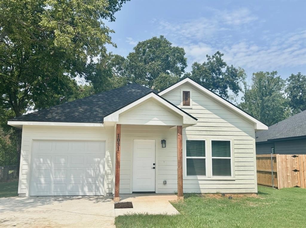1031 W Coffin, Denison, TX 75020, 3 Bedrooms Bedrooms, ,2 BathroomsBathrooms,Residential,For Sale,1031 W Coffin,0,21040975