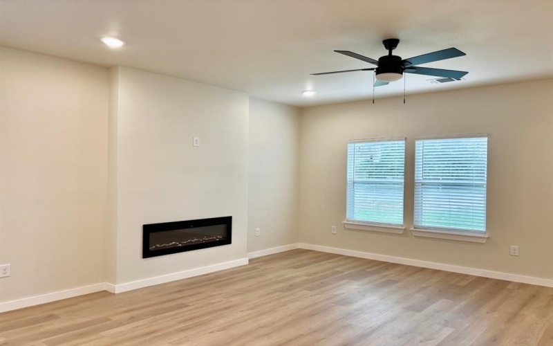 1031 W Coffin, Denison, TX 75020, 3 Bedrooms Bedrooms, ,2 BathroomsBathrooms,Residential,For Sale,1031 W Coffin,0,21040975