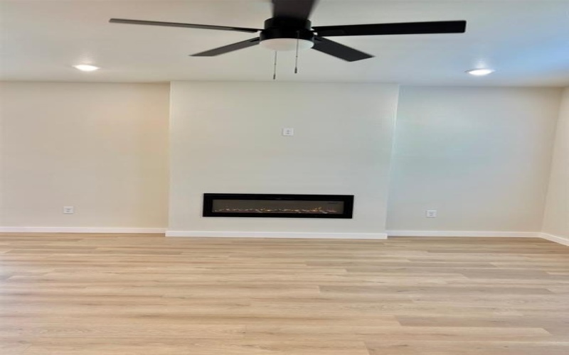 1031 W Coffin, Denison, TX 75020, 3 Bedrooms Bedrooms, ,2 BathroomsBathrooms,Residential,For Sale,1031 W Coffin,0,21040975