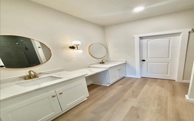 1031 W Coffin, Denison, TX 75020, 3 Bedrooms Bedrooms, ,2 BathroomsBathrooms,Residential,For Sale,1031 W Coffin,0,21040975