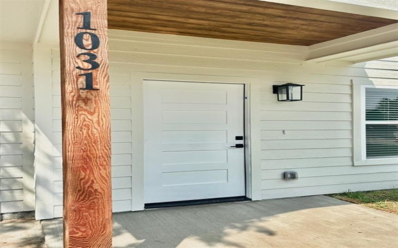1031 W Coffin, Denison, TX 75020, 3 Bedrooms Bedrooms, ,2 BathroomsBathrooms,Residential,For Sale,1031 W Coffin,0,21040975