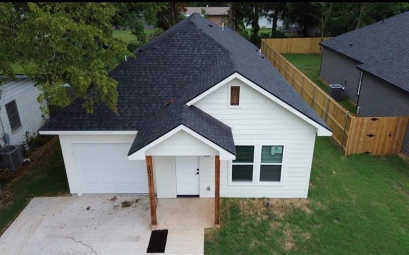 1031 W Coffin, Denison, TX 75020, 3 Bedrooms Bedrooms, ,2 BathroomsBathrooms,Residential,For Sale,1031 W Coffin,0,21040975
