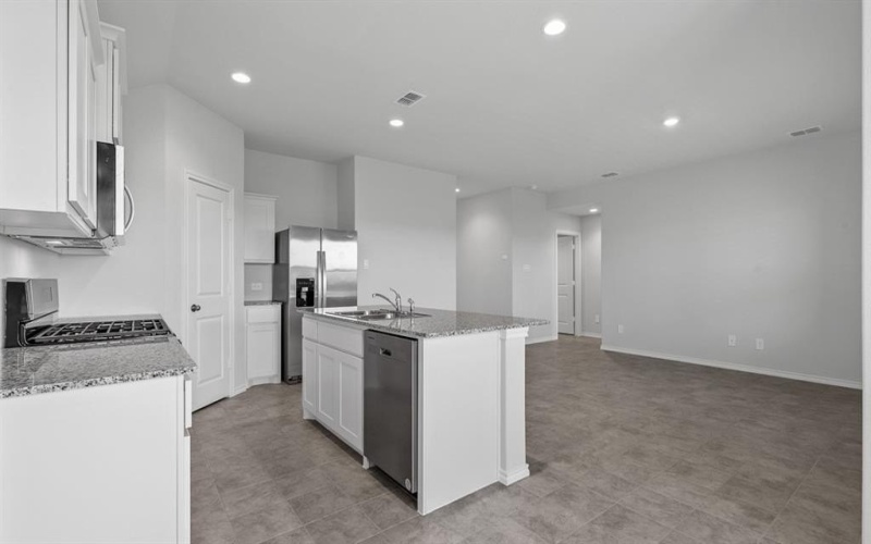 1728 GILLENS Avenue, Fort Worth, TX 76140, 3 Habitaciones Habitaciones , ,2 BañosBaños,Residential,En Venta,1728 GILLENS Avenue,0,21043205