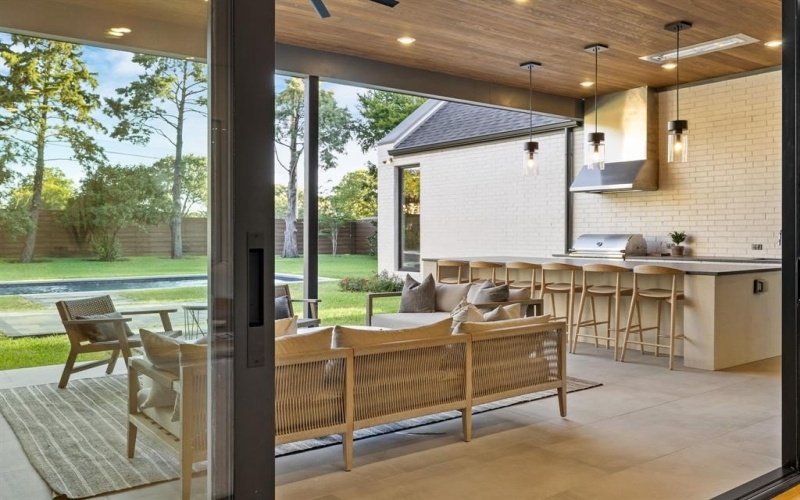 2930 N Sunbeck Circle, Farmers Branch, TX 75234, 5 Habitaciones Habitaciones , ,6 BañosBaños,Residential,En Venta,2930 N Sunbeck Circle,0,21043267