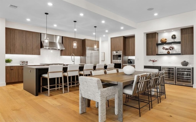 2930 N Sunbeck Circle, Farmers Branch, TX 75234, 5 Habitaciones Habitaciones , ,6 BañosBaños,Residential,En Venta,2930 N Sunbeck Circle,0,21043267