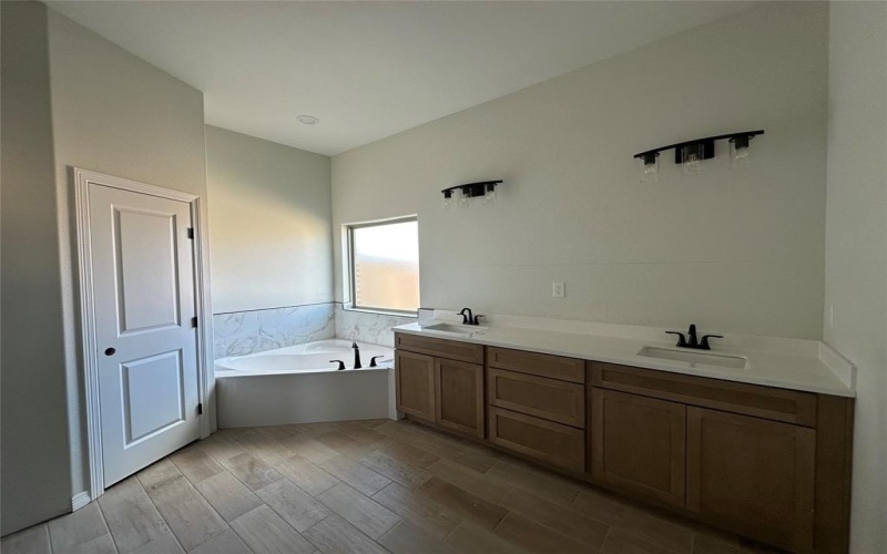 403 Rusty Spur Court, Lorena, TX 76655, 3 Habitaciones Habitaciones , ,2 BañosBaños,Residential,En Venta,403 Rusty Spur Court,0,21045092