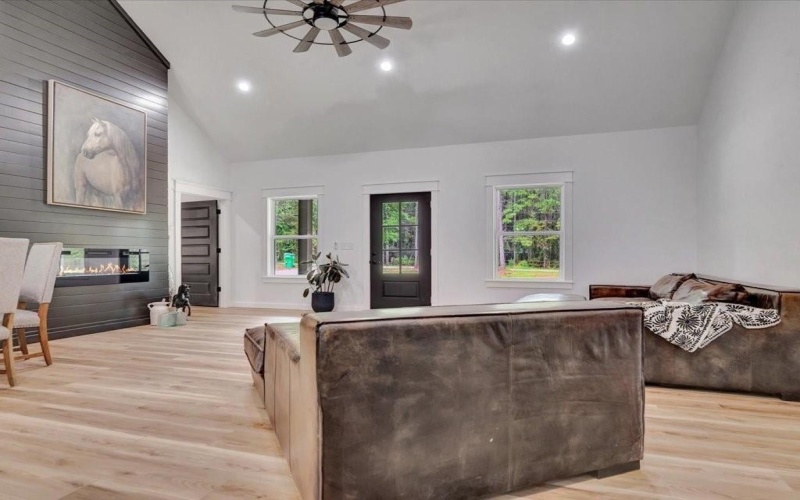 1735 Thigpen Road, No City, TX 75969, 3 Bedrooms Bedrooms, ,2 BathroomsBathrooms,Residential,For Sale,1735 Thigpen Road,0,21045350