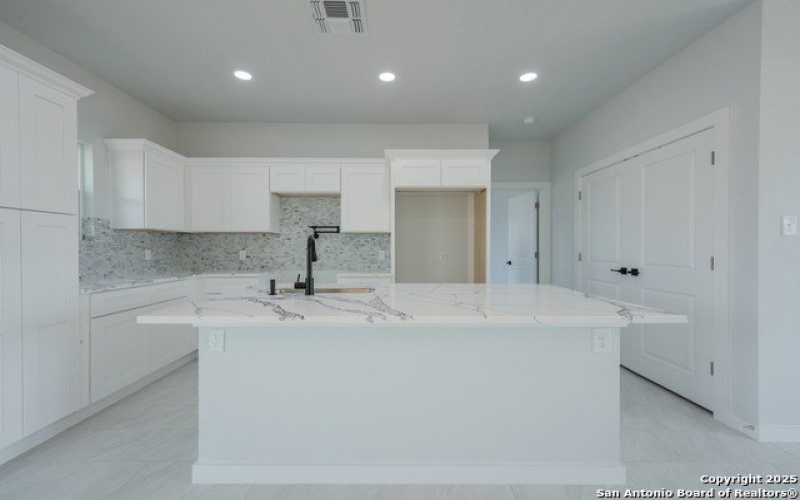 150 Ranchero Way, Natalia, TX 78059, 3 Habitaciones Habitaciones , ,2 BañosBaños,Residential,En Venta,150 Ranchero Way,0,1896571
