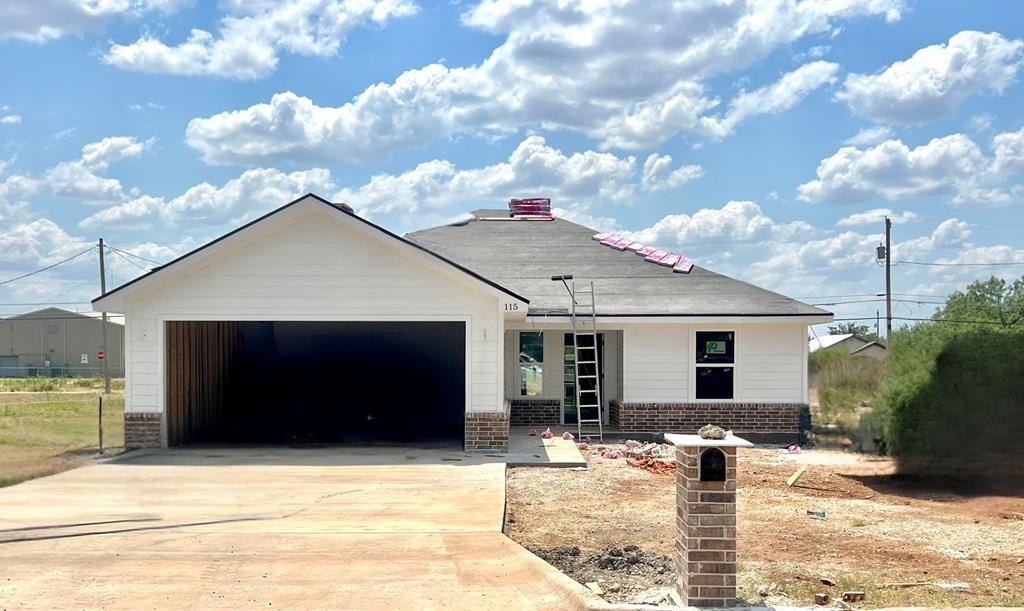 115 E 41st St, San Angelo, TX 76903, 3 Bedrooms Bedrooms, ,2 BathroomsBathrooms,Residential,For Sale,115 E 41st St,0,128856