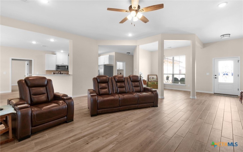 101 Hillside Lane, Lampasas, TX 76550, 3 Habitaciones Habitaciones , ,2 BañosBaños,Residential,En Venta,101 Hillside Lane,0,590569
