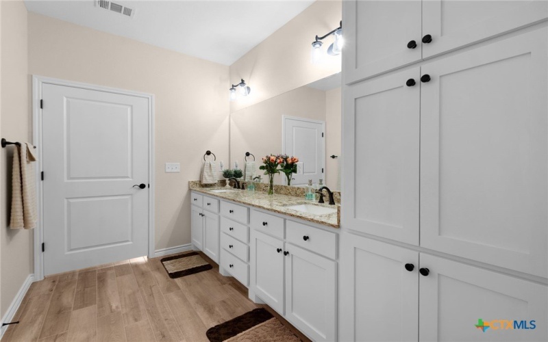 101 Hillside Lane, Lampasas, TX 76550, 3 Habitaciones Habitaciones , ,2 BañosBaños,Residential,En Venta,101 Hillside Lane,0,590569