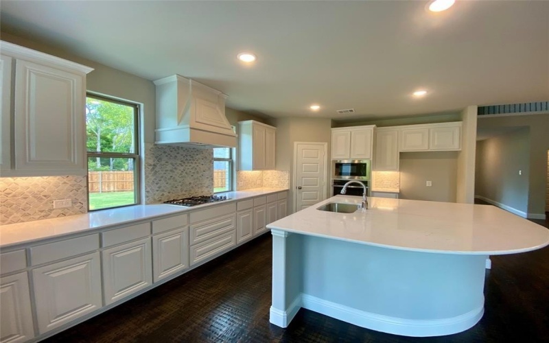 400 Devonshire Drive, Greenville, TX 75401, 5 Bedrooms Bedrooms, ,5 BathroomsBathrooms,Residential,For Sale,400 Devonshire Drive,0,21045374