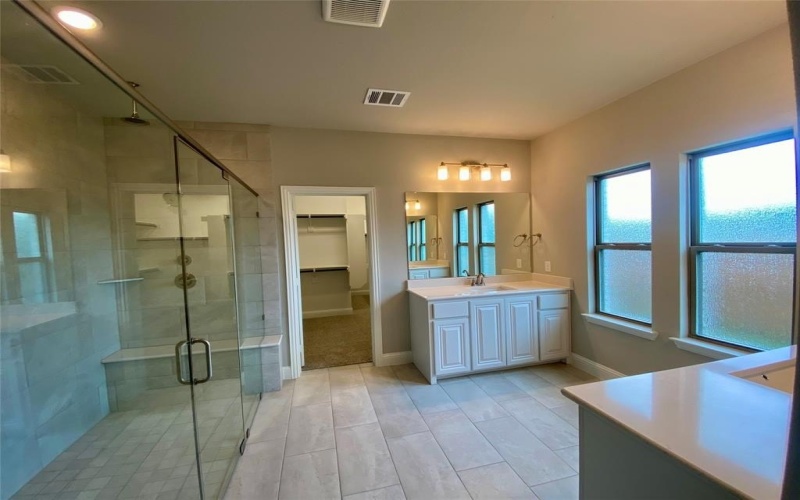 400 Devonshire Drive, Greenville, TX 75401, 5 Bedrooms Bedrooms, ,5 BathroomsBathrooms,Residential,For Sale,400 Devonshire Drive,0,21045374
