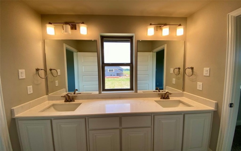 400 Devonshire Drive, Greenville, TX 75401, 5 Bedrooms Bedrooms, ,5 BathroomsBathrooms,Residential,For Sale,400 Devonshire Drive,0,21045374