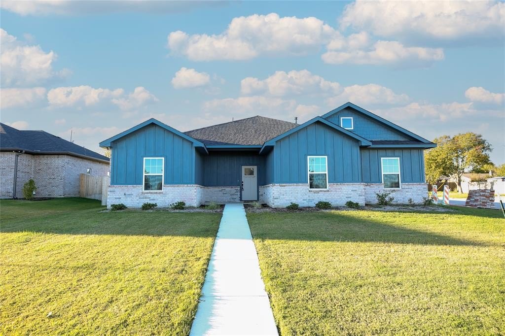 1412 Mason Street, Bowie, TX 76230, 3 Habitaciones Habitaciones , ,2 BañosBaños,Residential,En Venta,1412 Mason Street,0,21042643