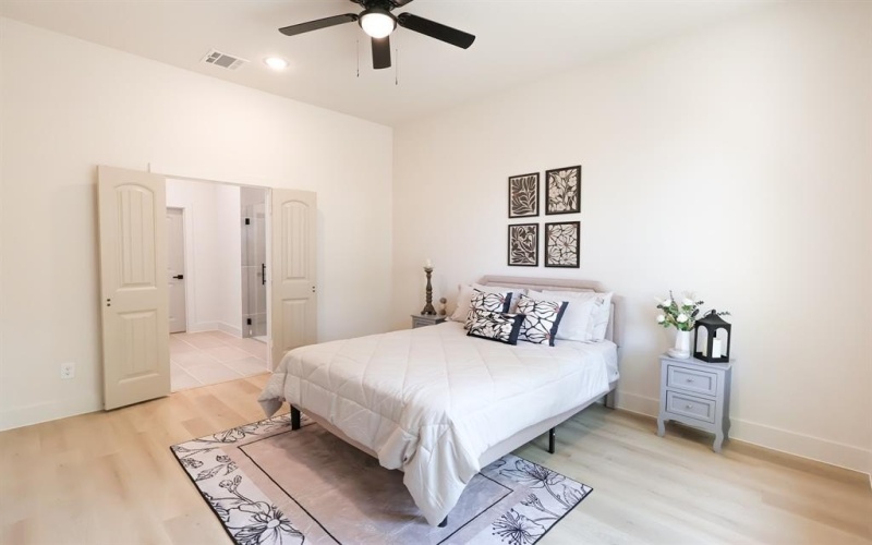 5420 Carver Drive, Fort Worth, TX 76107, 4 Bedrooms Bedrooms, ,2 BathroomsBathrooms,Residential,For Sale,5420 Carver Drive,0,21045720