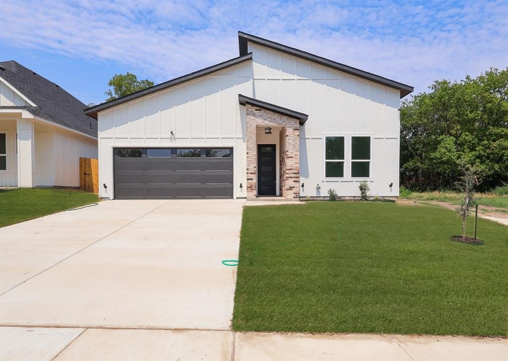 5416 Carver Drive, Fort Worth, TX 76107, 4 Bedrooms Bedrooms, ,2 BathroomsBathrooms,Residential,For Sale,5416 Carver Drive,0,21045727