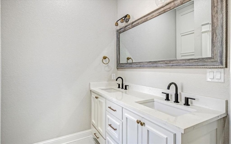 12328 Oak Grove Dr., Tyler, TX 75706, 4 Bedrooms Bedrooms, ,3 BathroomsBathrooms,Residential,For Sale,12328 Oak Grove Dr.,0,21045775