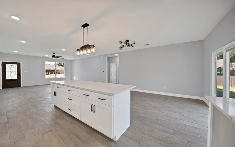 206 Lakeview Drive, Runaway Bay, TX 76426, 3 Bedrooms Bedrooms, ,3 BathroomsBathrooms,Residential,For Sale,206 Lakeview Drive,0,21046225