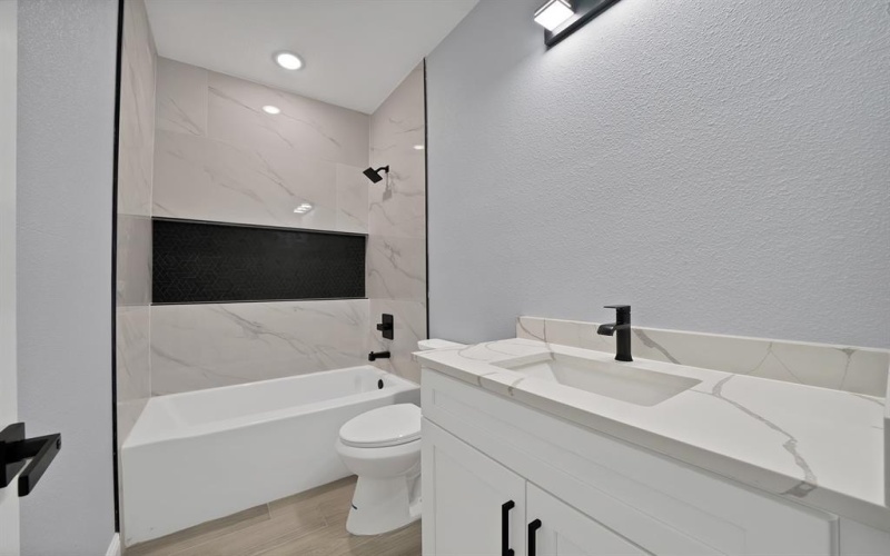 206 Lakeview Drive, Runaway Bay, TX 76426, 3 Bedrooms Bedrooms, ,3 BathroomsBathrooms,Residential,For Sale,206 Lakeview Drive,0,21046225