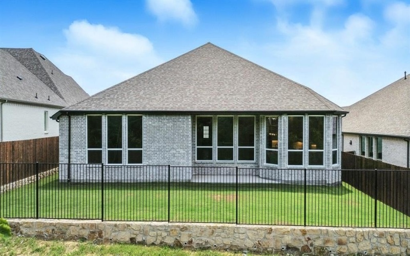 625 Lavender Drive, Van Alstyne, TX 75495, 4 Bedrooms Bedrooms, ,5 BathroomsBathrooms,Residential,For Sale,625 Lavender Drive,0,21046424