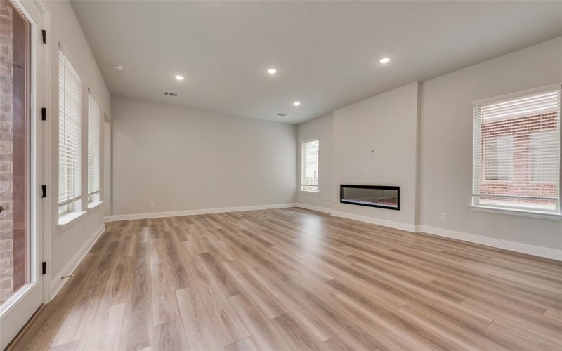 7111 Daytona Mews, Rowlett, TX 75088, 3 Bedrooms Bedrooms, ,2 BathroomsBathrooms,Residential,For Sale,7111 Daytona Mews,0,21046432