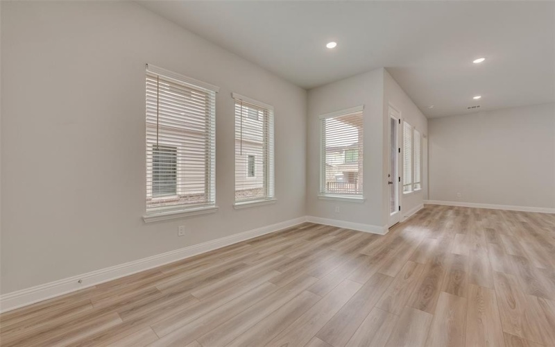 7111 Daytona Mews, Rowlett, TX 75088, 3 Bedrooms Bedrooms, ,2 BathroomsBathrooms,Residential,For Sale,7111 Daytona Mews,0,21046432