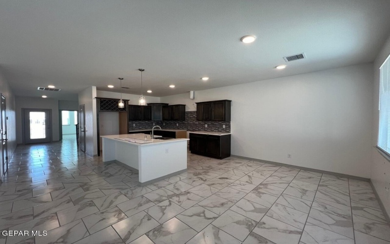 328 Hidden Gem Street, El Paso, TX 79928, 5 Habitaciones Habitaciones , ,2 BañosBaños,Residential,En Venta,328 Hidden Gem Street,0,929389
