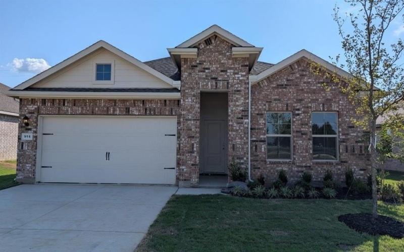 916 BOLL WEEVIL Drive, Cleburne, TX 76031, 4 Bedrooms Bedrooms, ,2 BathroomsBathrooms,Residential,For Sale,916 BOLL WEEVIL Drive,0,21046211