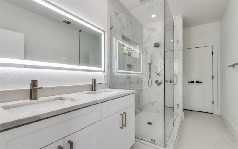 1310/ 1312 Coleman Avenue, Dallas, TX 75215, 6 Bedrooms Bedrooms, ,5 BathroomsBathrooms,Residential,For Sale,1310/ 1312 Coleman Avenue,0,21046850