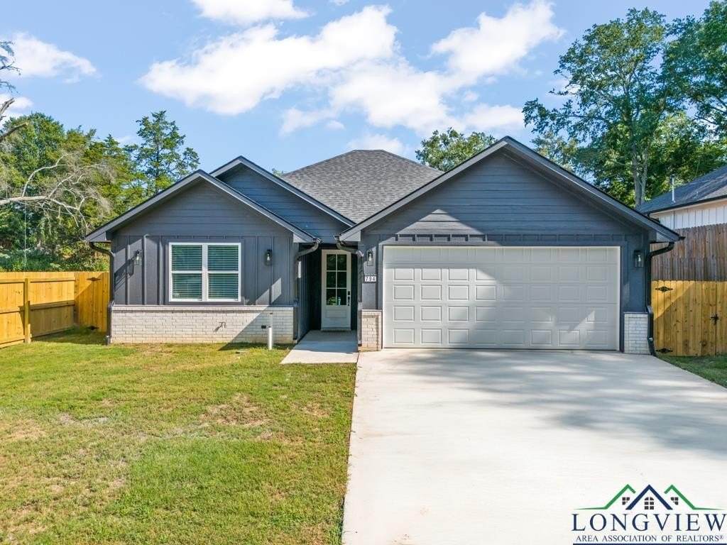 794 W Kaufman, Gilmer, TX 75460, 4 Bedrooms Bedrooms, ,2 BathroomsBathrooms,Residential,For Sale,794 W Kaufman,0,20255962