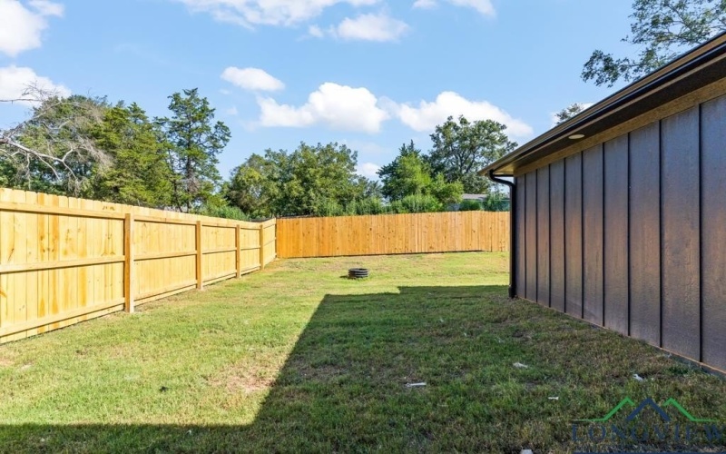 794 W Kaufman, Gilmer, TX 75460, 4 Bedrooms Bedrooms, ,2 BathroomsBathrooms,Residential,For Sale,794 W Kaufman,0,20255962