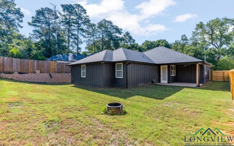 794 W Kaufman, Gilmer, TX 75460, 4 Bedrooms Bedrooms, ,2 BathroomsBathrooms,Residential,For Sale,794 W Kaufman,0,20255962