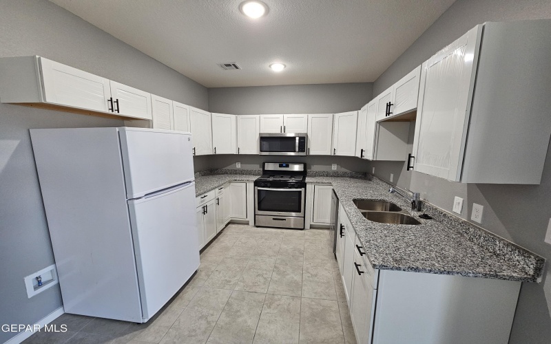 7833 MOUNT LATONA Drive unit: A & B #A & B, El Paso, TX 79904, ,Residential Multi Family,En Venta,7833 MOUNT LATONA Drive unit: A & B,0,929450