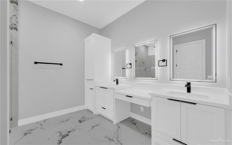 8042 N 48th Lane, McAllen, TX 78504, 3 Bedrooms Bedrooms, ,2 BathroomsBathrooms,Residential,For Sale,8042 N 48th Lane,0,478453