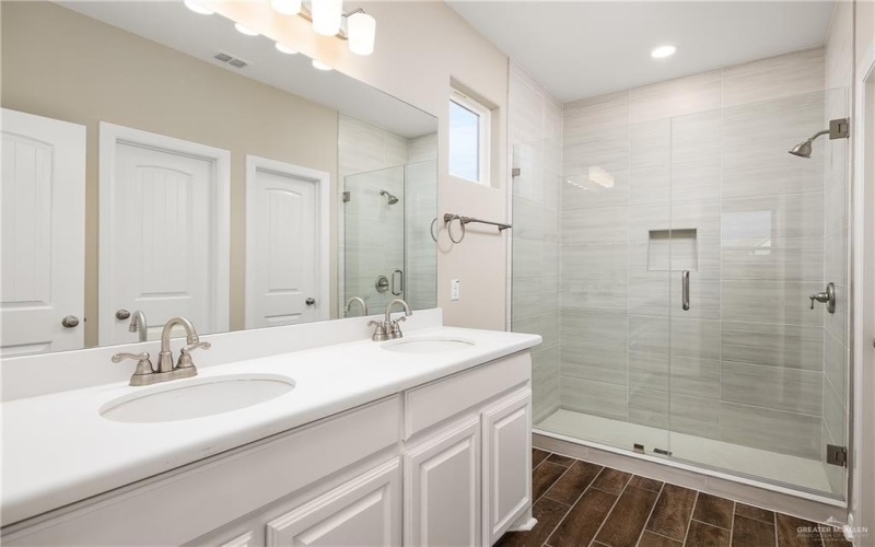 1507 E Silos Avenue, Edinburg, TX 78542, 4 Bedrooms Bedrooms, ,3 BathroomsBathrooms,Residential,For Sale,1507 E Silos Avenue,0,478986