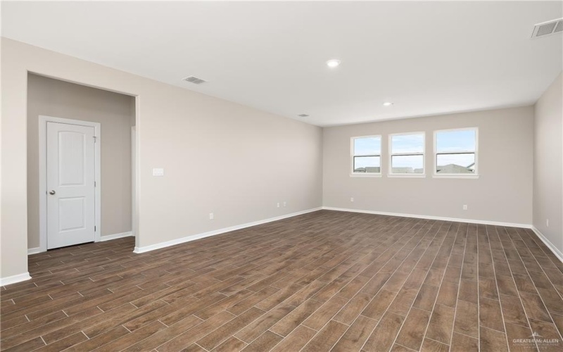 1507 E Silos Avenue, Edinburg, TX 78542, 4 Bedrooms Bedrooms, ,3 BathroomsBathrooms,Residential,For Sale,1507 E Silos Avenue,0,478986