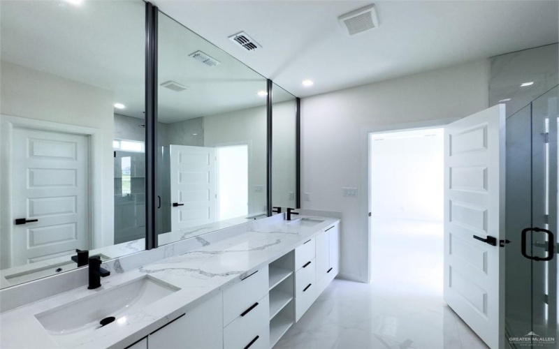 4812 Duke Avenue, McAllen, TX 78504, 3 Bedrooms Bedrooms, ,3 BathroomsBathrooms,Residential,For Sale,4812 Duke Avenue,0,479312