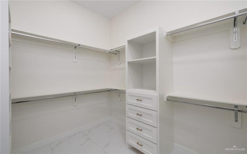 5905 N Rayo Del Sol Street, Edinburg, TX 78542, 3 Bedrooms Bedrooms, ,2 BathroomsBathrooms,Residential,For Sale,5905 N Rayo Del Sol Street,0,479380