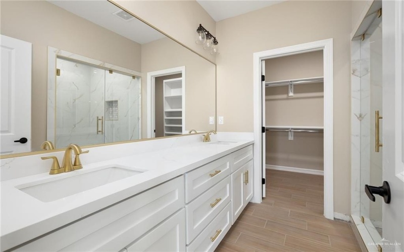 2612 E Guerlain Drive, Edinburg, TX 78542, 4 Bedrooms Bedrooms, ,2 BathroomsBathrooms,Residential,For Sale,2612 E Guerlain Drive,0,479549