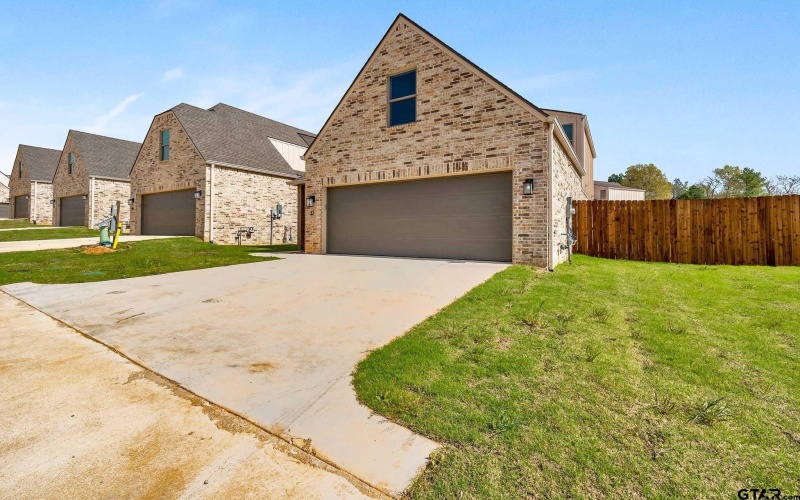 4344 MacNab Dr #31, Tyler, TX 75707, 4 Bedrooms Bedrooms, ,2 BathroomsBathrooms,Residential,For Sale,4344 MacNab Dr #31,0,25013064