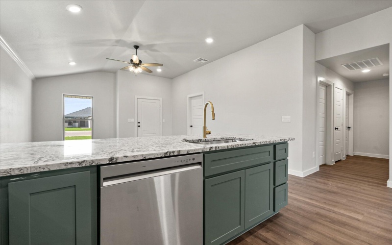 1622 N Clinton Avenue, Lubbock, TX 79416, 3 Habitaciones Habitaciones , ,2 BañosBaños,Residential,En Venta,1622 N Clinton Avenue,0,202559550