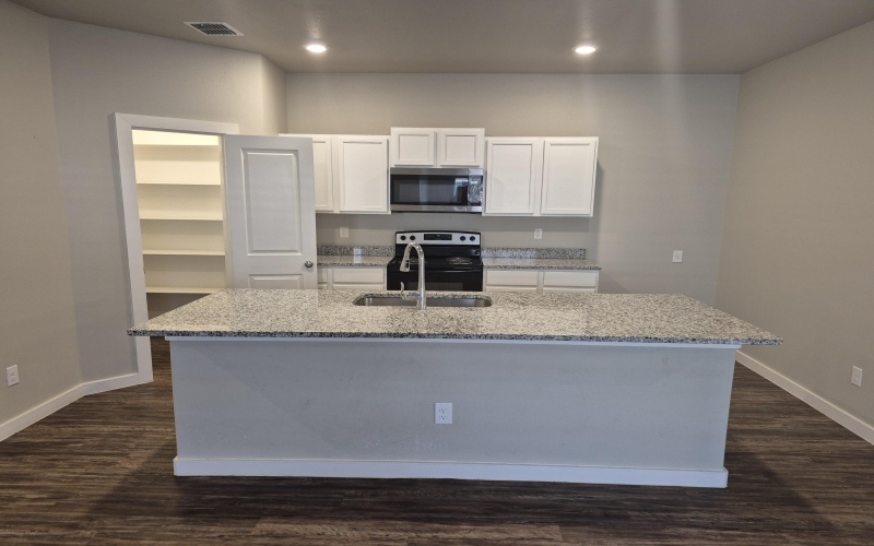 2131 Kokomo Avenue, Lubbock, TX 79407, 6 Habitaciones Habitaciones , ,5 BañosBaños,Residential Multi Family,En Venta,2131 Kokomo Avenue,0,202559613
