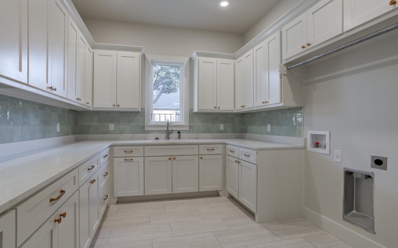8209 Richmond Avenue, Lubbock, TX 79424, 4 Bedrooms Bedrooms, ,3 BathroomsBathrooms,Residential,For Sale,8209 Richmond Avenue,0,202559737