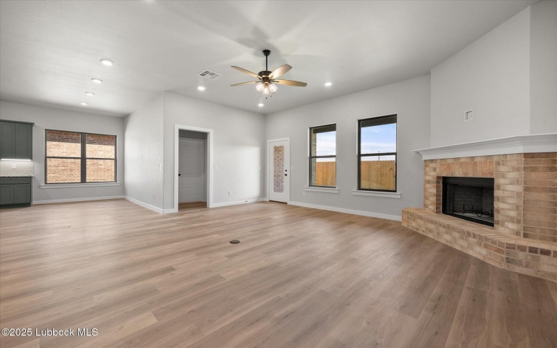 7005 18th Place, Lubbock, TX 79416, 4 Habitaciones Habitaciones , ,3 BañosBaños,Residential,En Venta,7005 18th Place,0,202559794