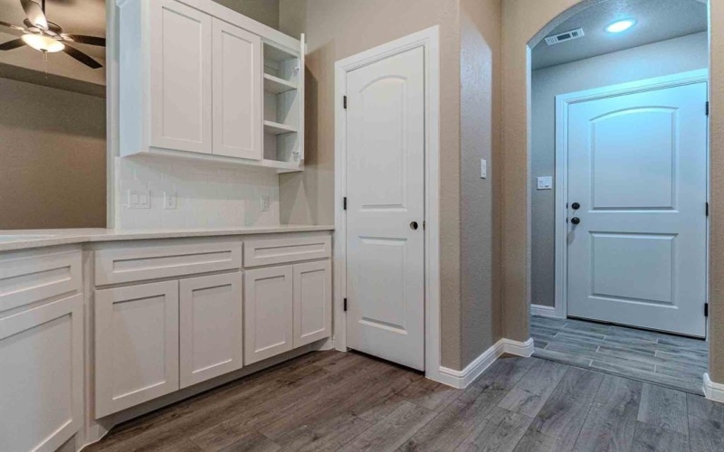 5806 N Lakeside Hills Court, Granbury, TX 76048, 3 Habitaciones Habitaciones , ,2 BañosBaños,Residential,En Venta,5806 N Lakeside Hills Court,0,21037706